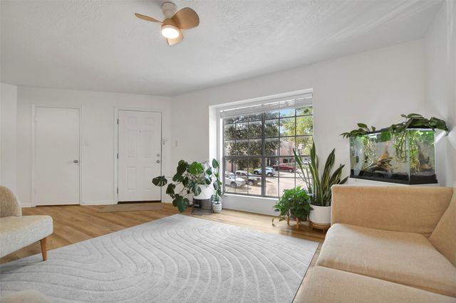 2401 Sycamore Avenue D9, Huntsville, TX 77340