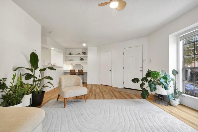 2401 Sycamore Avenue D9, Huntsville, TX 77340