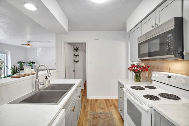 2401 Sycamore Avenue D9, Huntsville, TX 77340