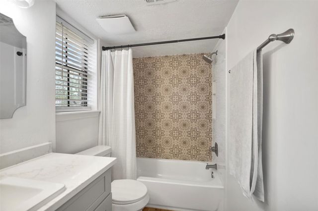 2401 Sycamore Avenue D9, Huntsville, TX 77340