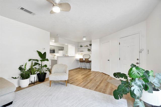 2401 Sycamore Avenue D9, Huntsville, TX 77340