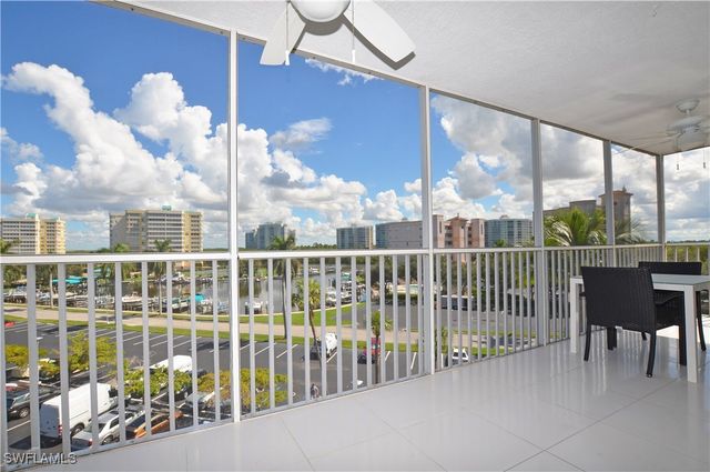 1 Bluebill AVE 503, Naples, FL 34108