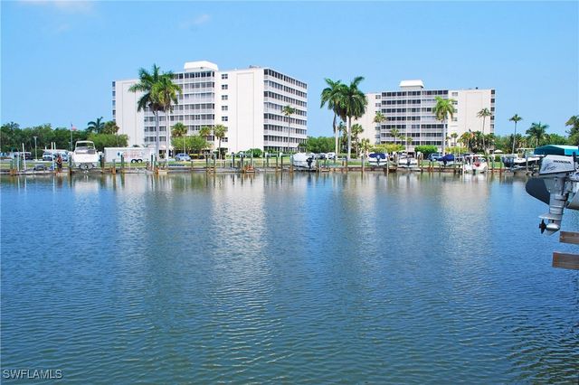 1 Bluebill AVE 503, Naples, FL 34108