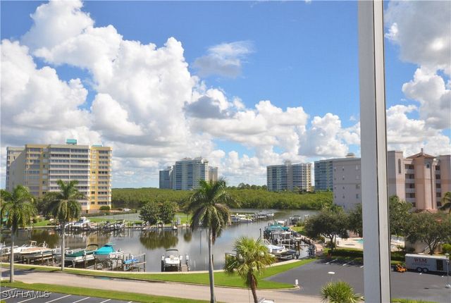 1 Bluebill AVE 503, Naples, FL 34108