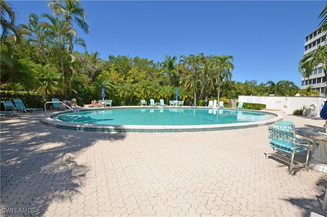 1 Bluebill AVE 503, Naples, FL 34108