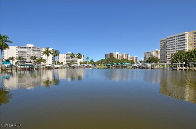 1 Bluebill AVE 503, Naples, FL 34108