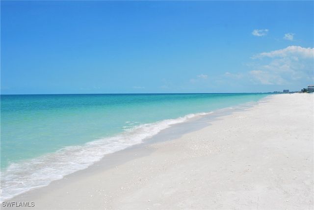 1 Bluebill AVE 503, Naples, FL 34108