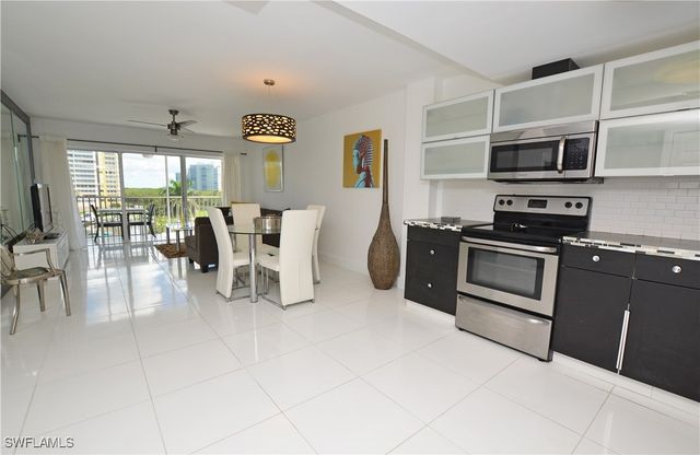 1 Bluebill AVE 503, Naples, FL 34108