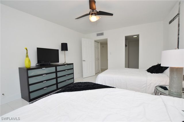 1 Bluebill AVE 503, Naples, FL 34108