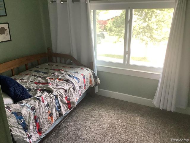 22124 Violet Street, Saint Clair Shores, MI 48082