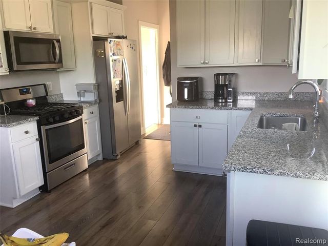 22124 Violet Street, Saint Clair Shores, MI 48082