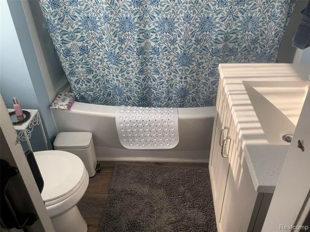 22124 Violet Street, Saint Clair Shores, MI 48082
