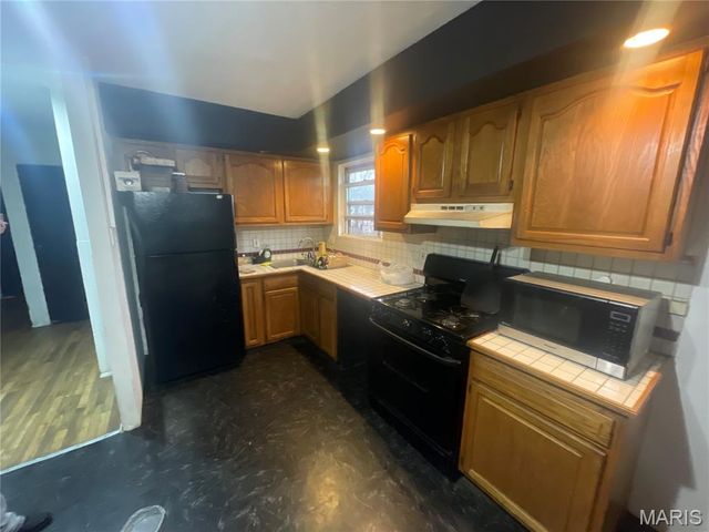 2052 Aristocrat Drive, Florissant, MO 63031