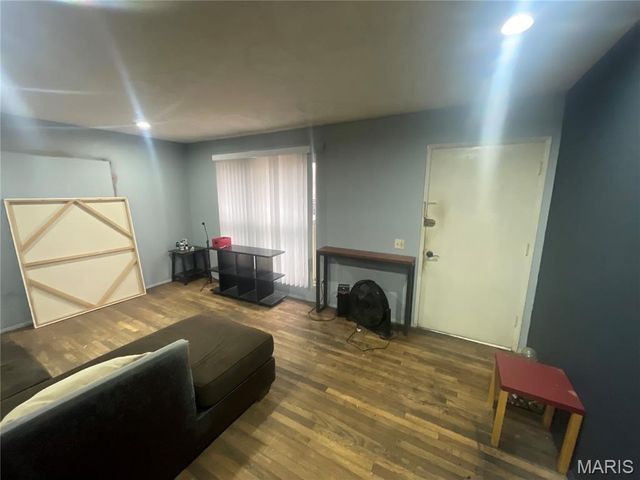 2052 Aristocrat Drive, Florissant, MO 63031