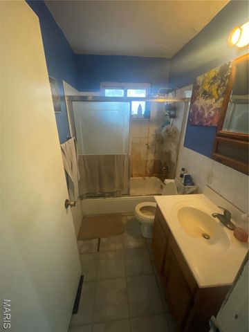 2052 Aristocrat Drive, Florissant, MO 63031