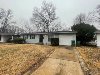2052 Aristocrat Drive, Florissant, MO 63031