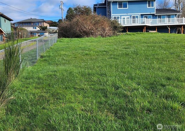 3023 Pawnee Drive, Bremerton, WA 98310