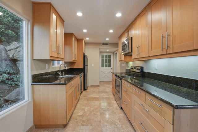 1226 Country Club, Escondido, CA 92029