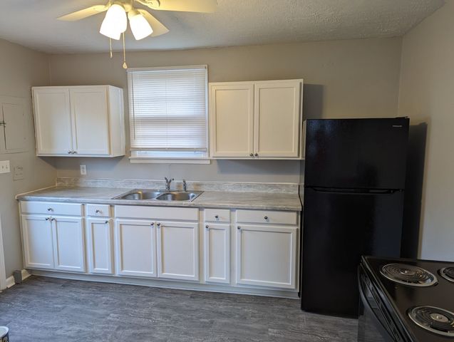 2251 Seven Mile Ferry Rd Apt 14, Clarksville, TN 37040