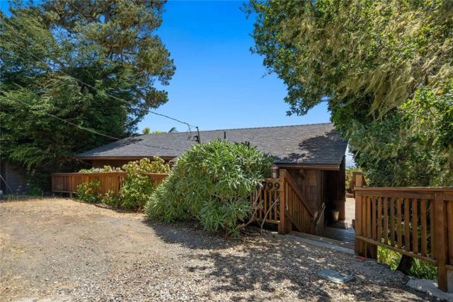 1799 Saint Thomas Avenue, Cambria, CA 93428