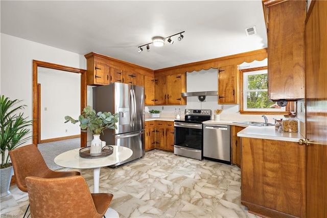 724 Bells Mill RD, Chesapeake, VA 23322