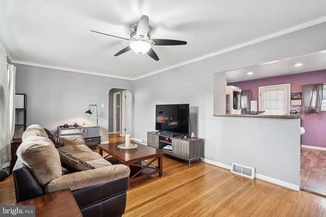 207 BAILEY AVE, Maple Shade, NJ 08052