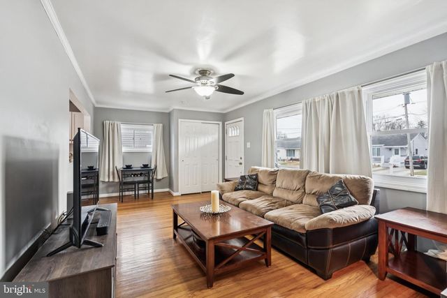 207 BAILEY AVE, Maple Shade, NJ 08052