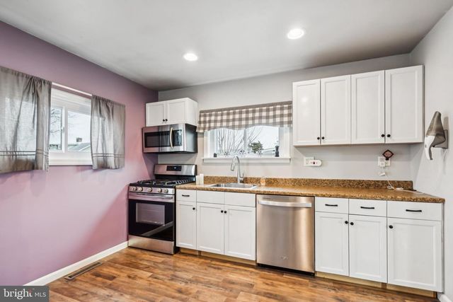 207 BAILEY AVE, Maple Shade, NJ 08052