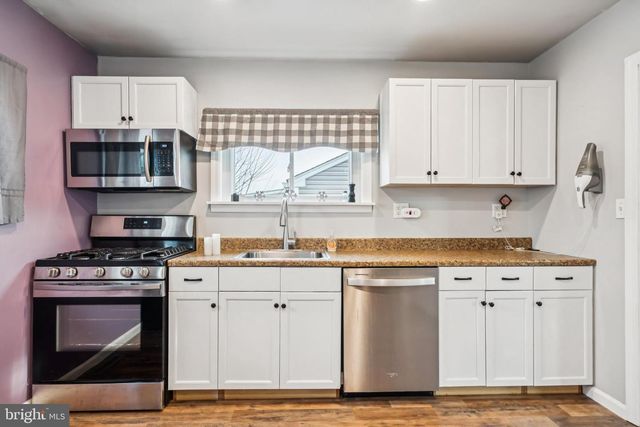 207 BAILEY AVE, Maple Shade, NJ 08052