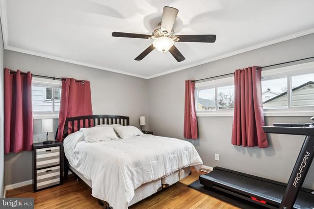 207 BAILEY AVE, Maple Shade, NJ 08052