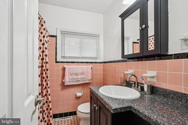 207 BAILEY AVE, Maple Shade, NJ 08052