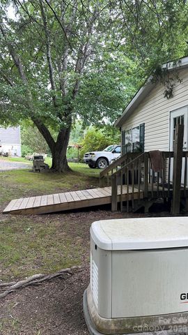 294 E Lester Lane, Hendersonville, NC 28739