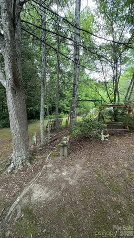294 E Lester Lane, Hendersonville, NC 28739