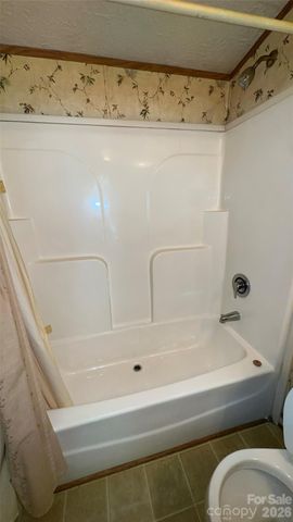 294 E Lester Lane, Hendersonville, NC 28739
