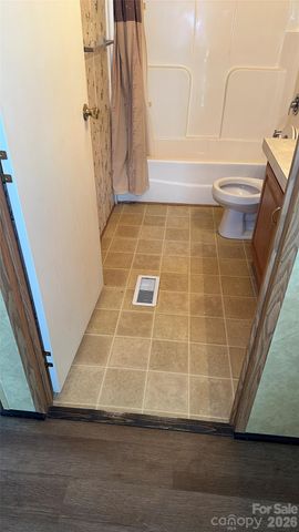 294 E Lester Lane, Hendersonville, NC 28739