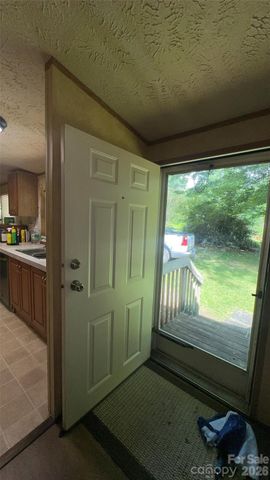 294 E Lester Lane, Hendersonville, NC 28739