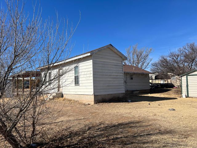 802 S Maple Avenue, Friona, TX 79035