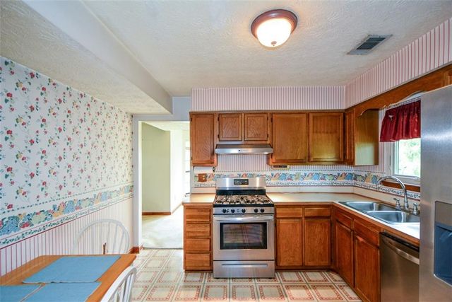 183 Timothy Lane NW, Lilburn, GA 30047