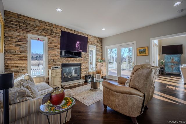 56 Autumn Chase Drive, Hopewell Junction, NY 12533