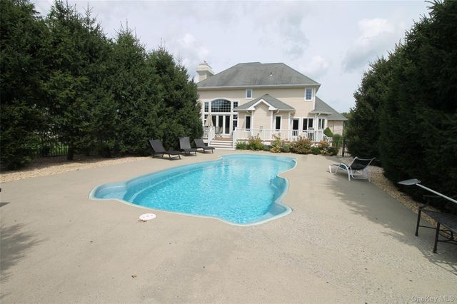 56 Autumn Chase Drive, Hopewell Junction, NY 12533