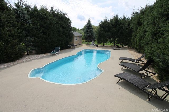 56 Autumn Chase Drive, Hopewell Junction, NY 12533