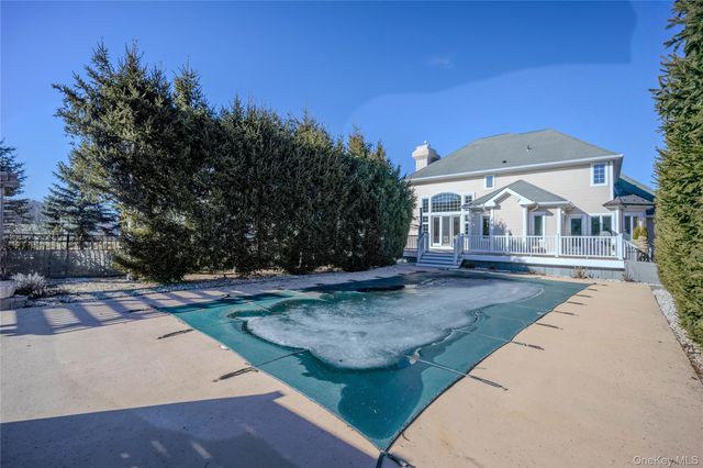 56 Autumn Chase Drive, Hopewell Junction, NY 12533