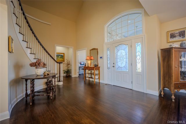 56 Autumn Chase Drive, Hopewell Junction, NY 12533