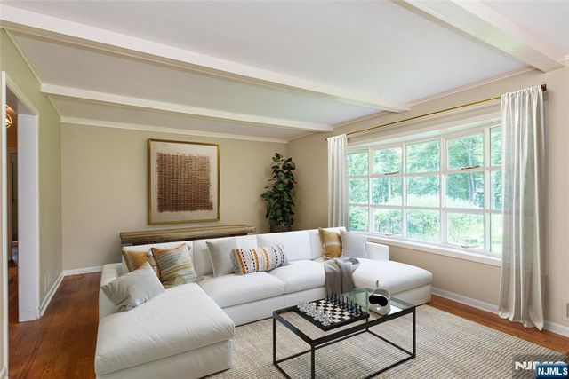 8 Haring Drive, Old Tappan, NJ 07675