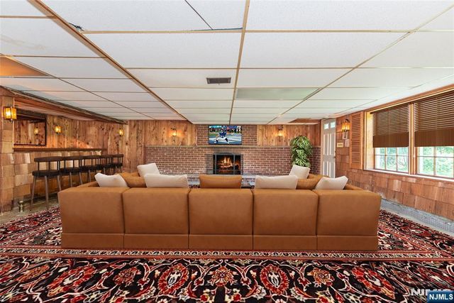 8 Haring Drive, Old Tappan, NJ 07675