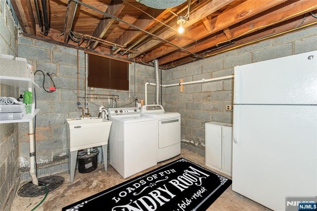 8 Haring Drive, Old Tappan, NJ 07675