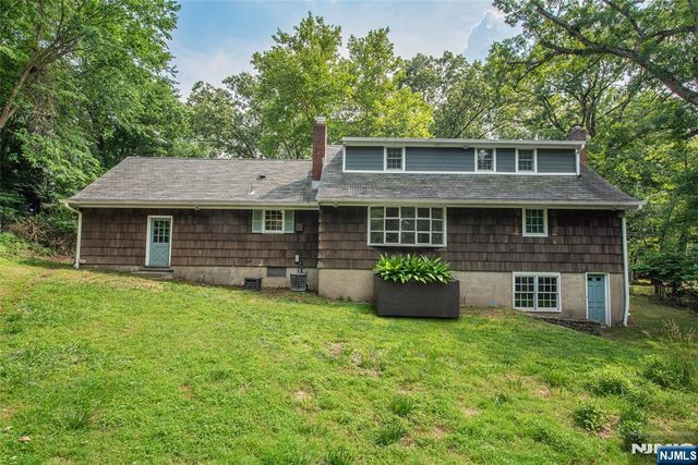 8 Haring Drive, Old Tappan, NJ 07675