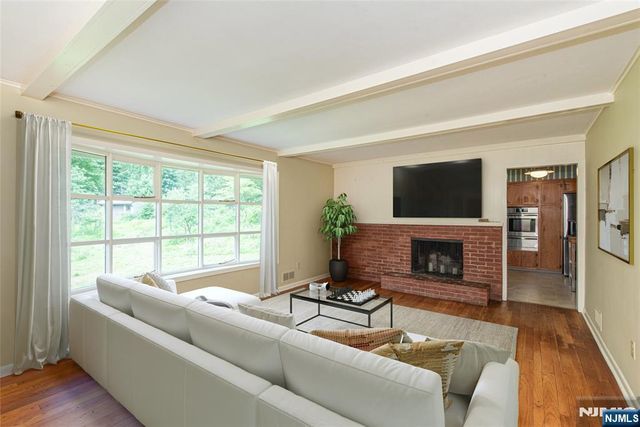 8 Haring Drive, Old Tappan, NJ 07675