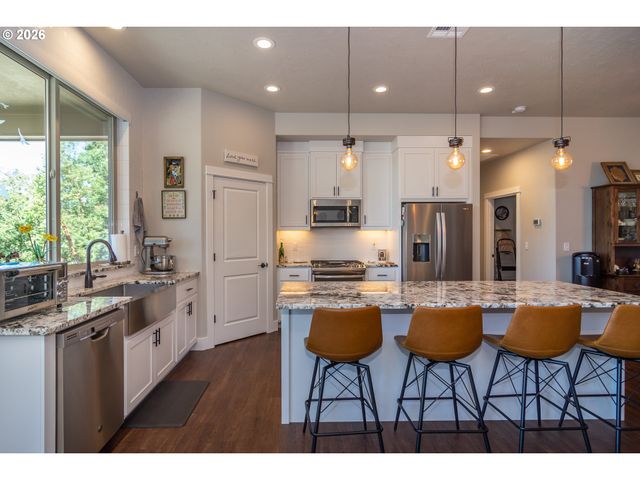 1232 SOUTHRIDGE Way, Roseburg, OR 97470