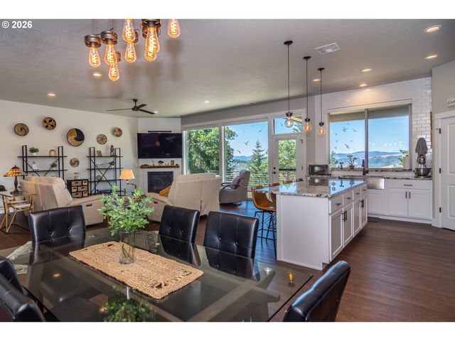 1232 SOUTHRIDGE Way, Roseburg, OR 97470